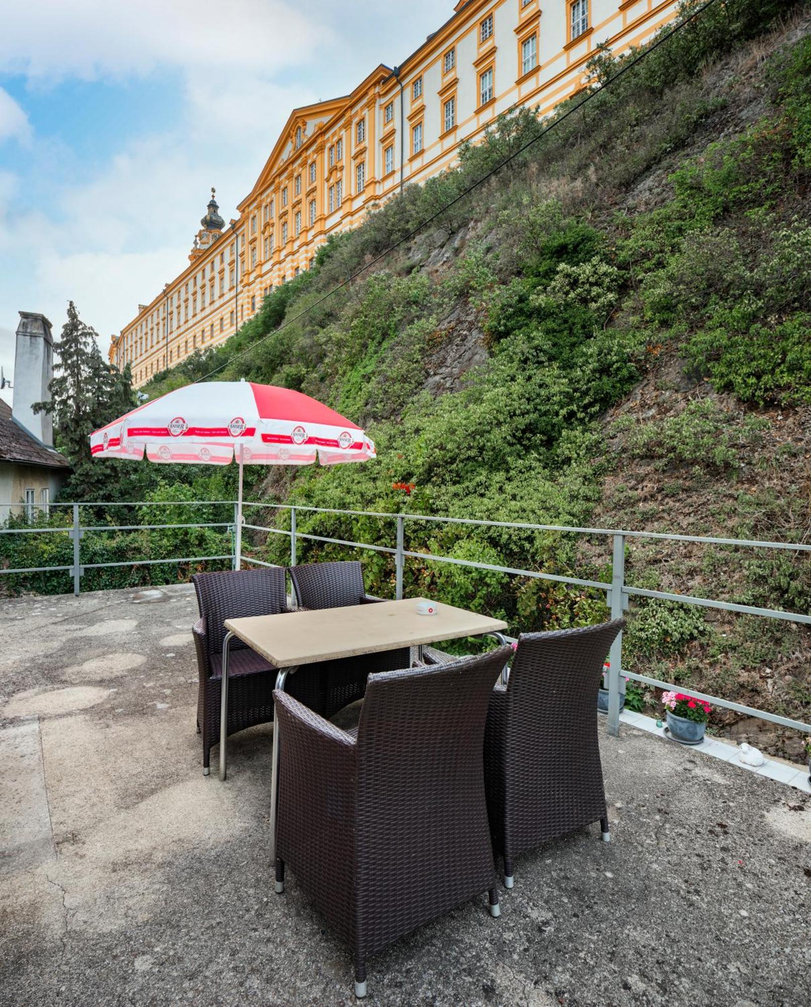 Madar Cafe Restaurant Zum Fuersten Hotel Melk Exterior foto
