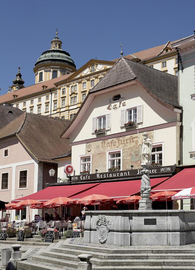 Madar Cafe Restaurant Zum Fuersten Hotel Melk Exterior foto